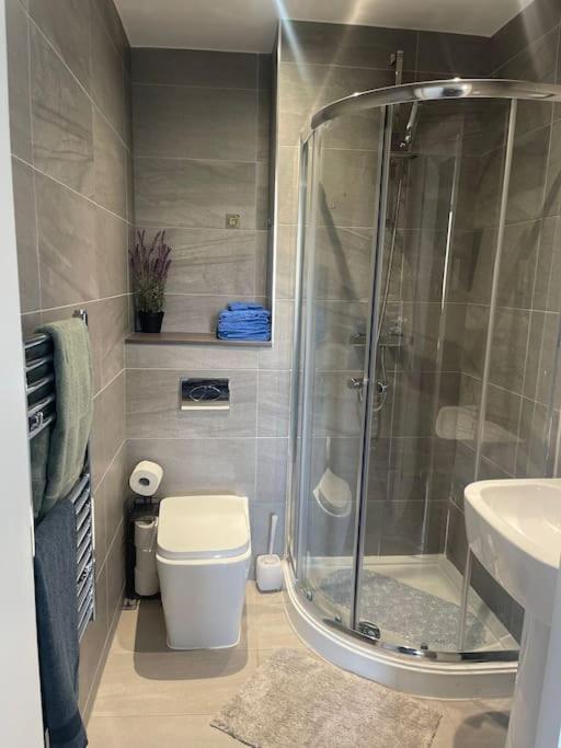 Peaceful 2Br Hideout With Instant Self Check-In At Kelham Island Retreat Appartement Sheffield Buitenkant foto