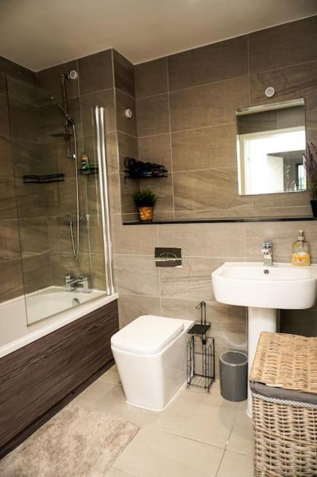 Peaceful 2Br Hideout With Instant Self Check-In At Kelham Island Retreat Appartement Sheffield Buitenkant foto